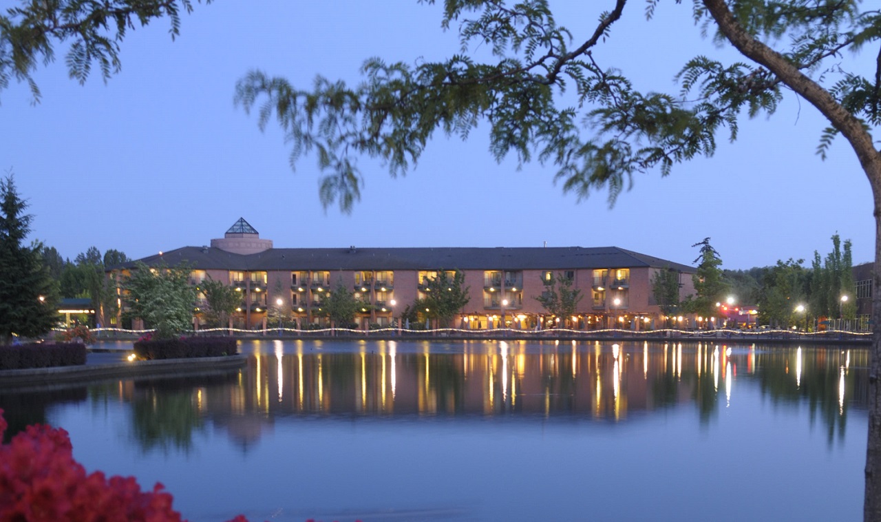 The lake at Century Hotel in Oregon's Tualatin Valley, Oregon Hotels