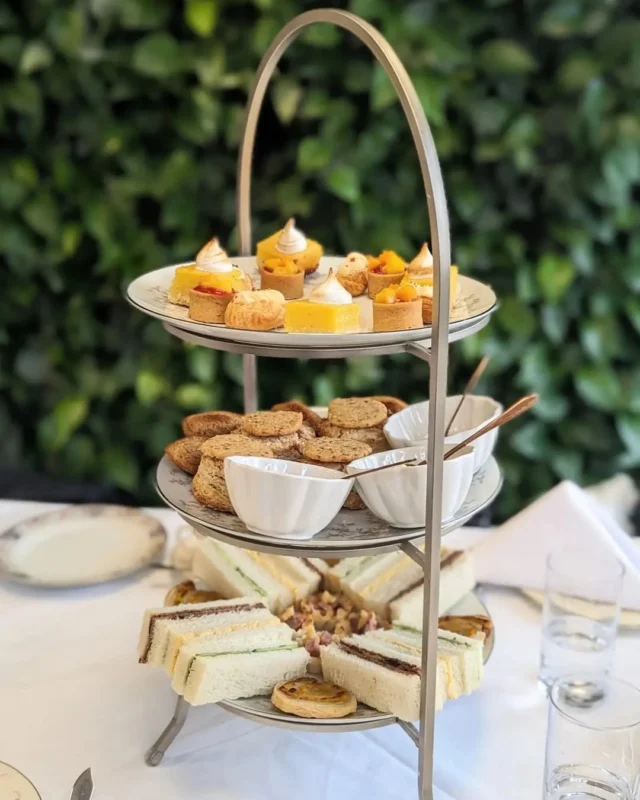 Happy National Tea Day! Celebrate with your favorite tea—hot or iced. Check out the link in our bio to learn more about tea houses in Tualatin Valley. What’s your go-to tea?

📷 @mel_cr.eat.es