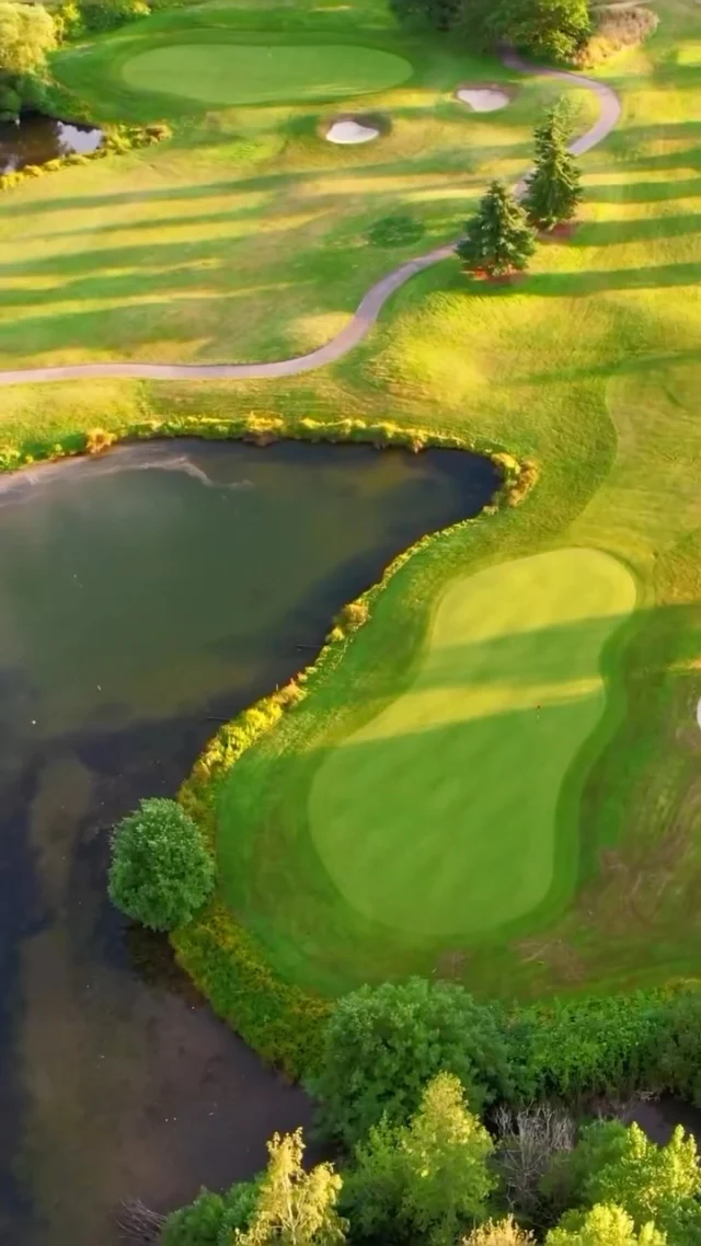 This is your sign to grab your buddies, raise your game, and check out @redtailgolfcenter in Beaverton this spring. Don’t miss a sunny day out on the green this year!