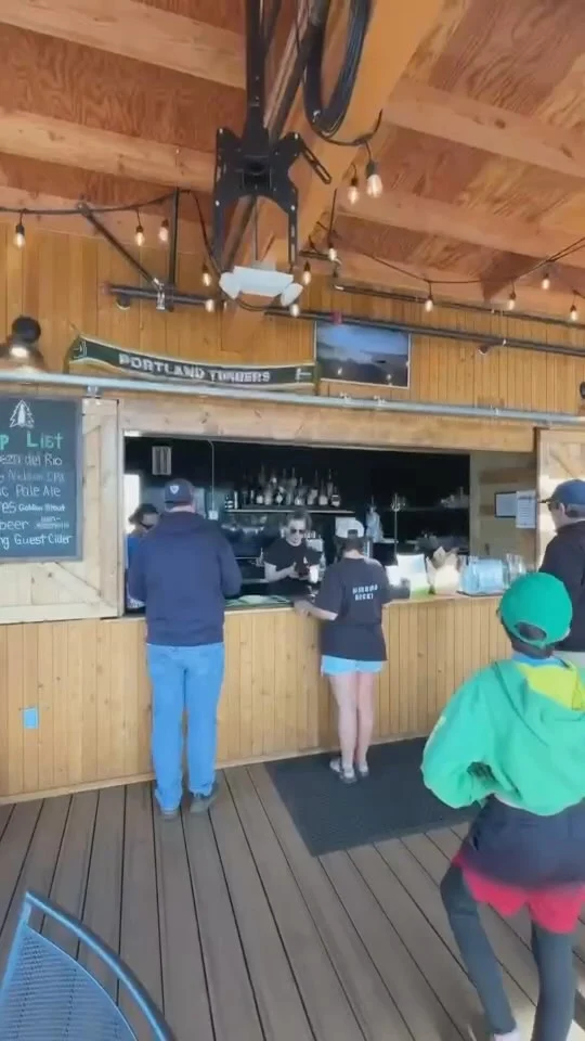If you’re looking for a laid-back spot to grab a pint and enjoy the view, @backwoodsbrewingcompany in Tualatin Valley should be at the top of your list. Their rooftop bar is the perfect place to kick back with a cold beer and take in a stunning sunset, right in the middle of downtown Hillsboro.

📍 206 E Main St, Hillsboro, OR 97123