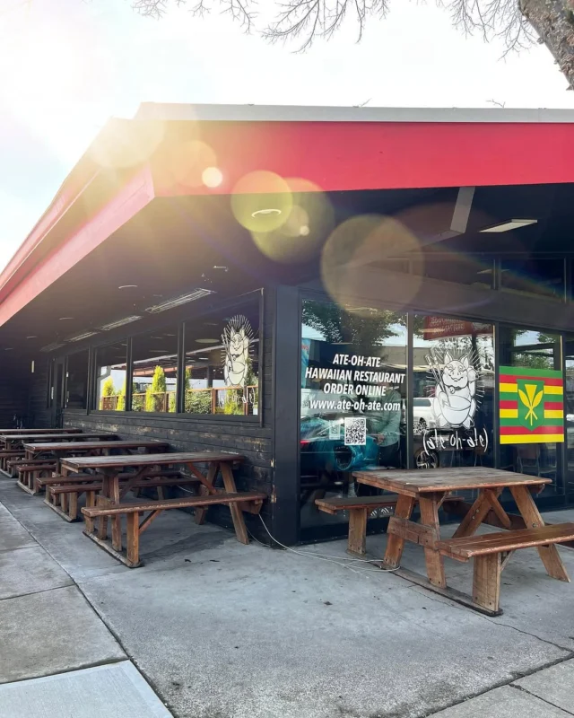 Craving island flavors? Tualatin Valley is home to standout Hawaiian restaurants serving up classics like loco moco, kalua pork, shoyu chicken, and more! These local spots deliver the bold, comforting tastes of the big island—right here in Tualatin Valley. 

🍛 @808Grinds
🍖 @AteOhAte
🥗 @PokeMakana
🍍 @RoxysIslandGrill
🥢 @Kamaaina

📷: @AteOhAte