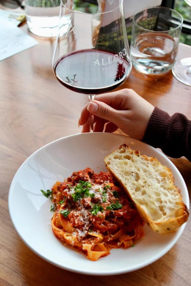🍷 A midday meal that feels like a getaway to Italy… right here in Oregon wine country.
We visited @alloro_vineyard for their Pranzo experience! A seasonal lunch pairing that celebrates estate-grown ingredients and handcrafted wine in the most delicious way.

November Pranzo | a midday meal
🥗 Winter greens with red wine vinaigrette
🍝 Tagliatelle alla Bolognese with estate-raised beef & pork

What we added?
🍄 Creamy mushroom dip with fontina + focaccia
🎃 Autumn squash soup with brown butter & sage

✨ Served in their stunning Tasting House, this is one of the coziest, most elevated wine & food pairings we’ve tried.

📍22185 SW Lebeau Rd, Sherwood, OR 97140
📆 Offered daily | reserve ahead
💫 Come hungry. Leave happy.