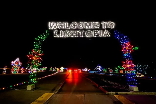 Lightopia: An Illuminated Journey lights up Hillsboro December 9–28! Drive through the free display 5:30–8 p.m. Monday–Thursday and 5:30–9 p.m. Friday–Sunday 5:30-9p.m. (closed December 24–25). Bikes only on December 15th 5:30-7:30p.m. (registration required). Close by you can also ice skate away at Winter Village at Jerry Willey Plaza at Orenco Station!

📸: @hillsboroparks